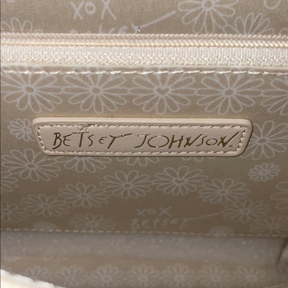 Betsey Johnson Off White and Gold Sybil Floral Set - Picture 6 of 13